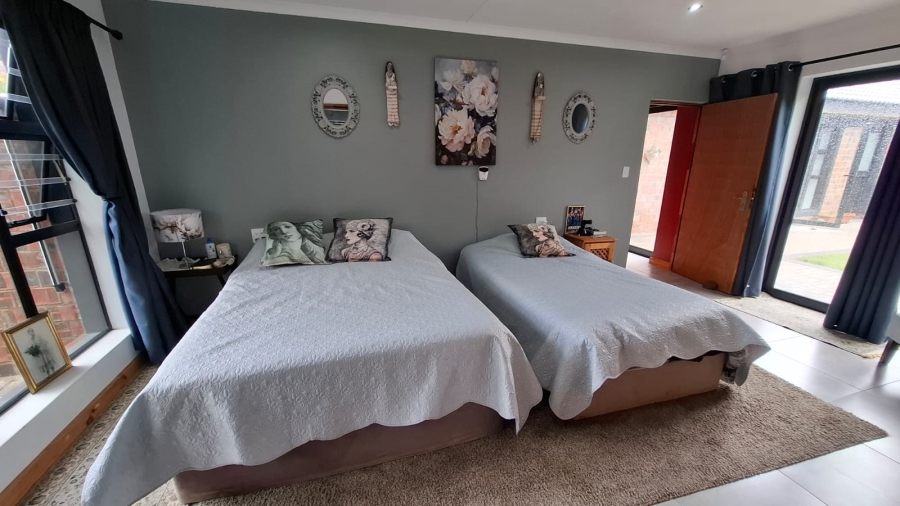 3 Bedroom Property for Sale in Dolphin Creek Golf Estate Western Cape